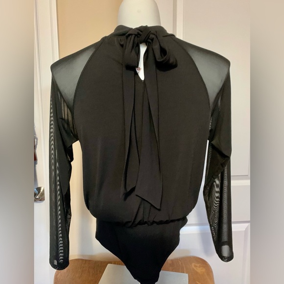 NWT BOOHOO HALTER STYLE BODYSUIT TOP. SHEER LONG SLEEVE. KEY HOLE FRONT. - Picture 5 of 11